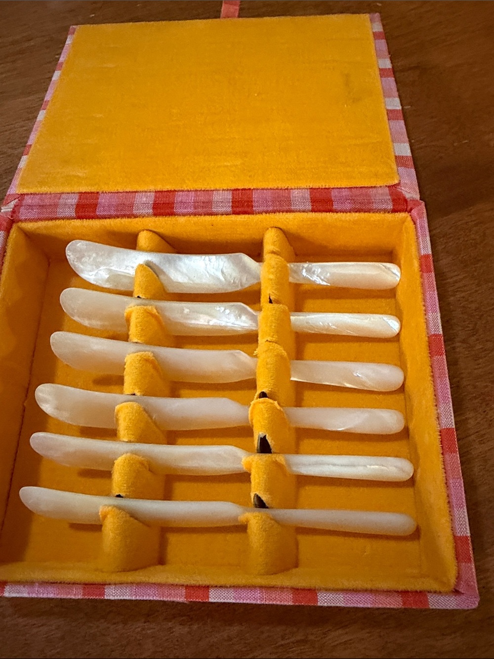 Mother-of-Pearl Butter Knife Set